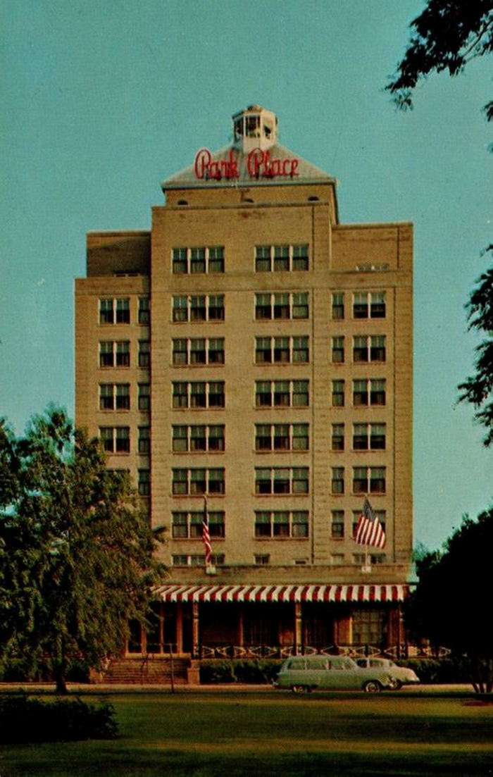 Park Place Hotel (Park Place Motor Inn) - Historical Photo And Postcard